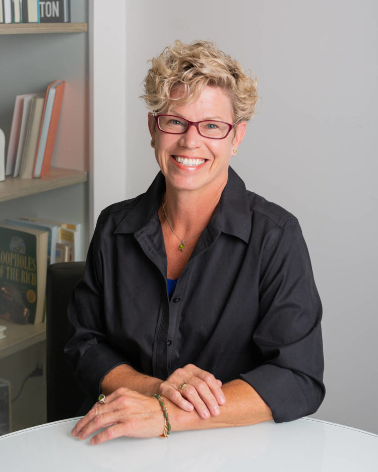 Della S. Davis - Phoenix Lesbian Realtor